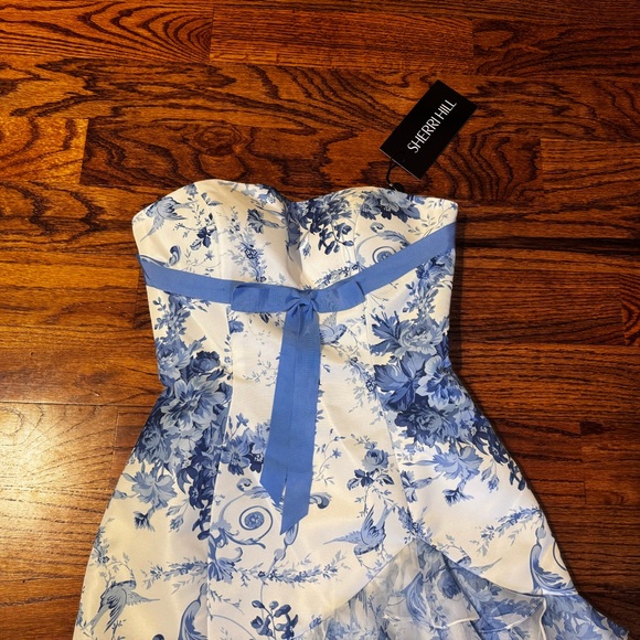 Gorgeous Sherri Hill - Picture 3 of 5